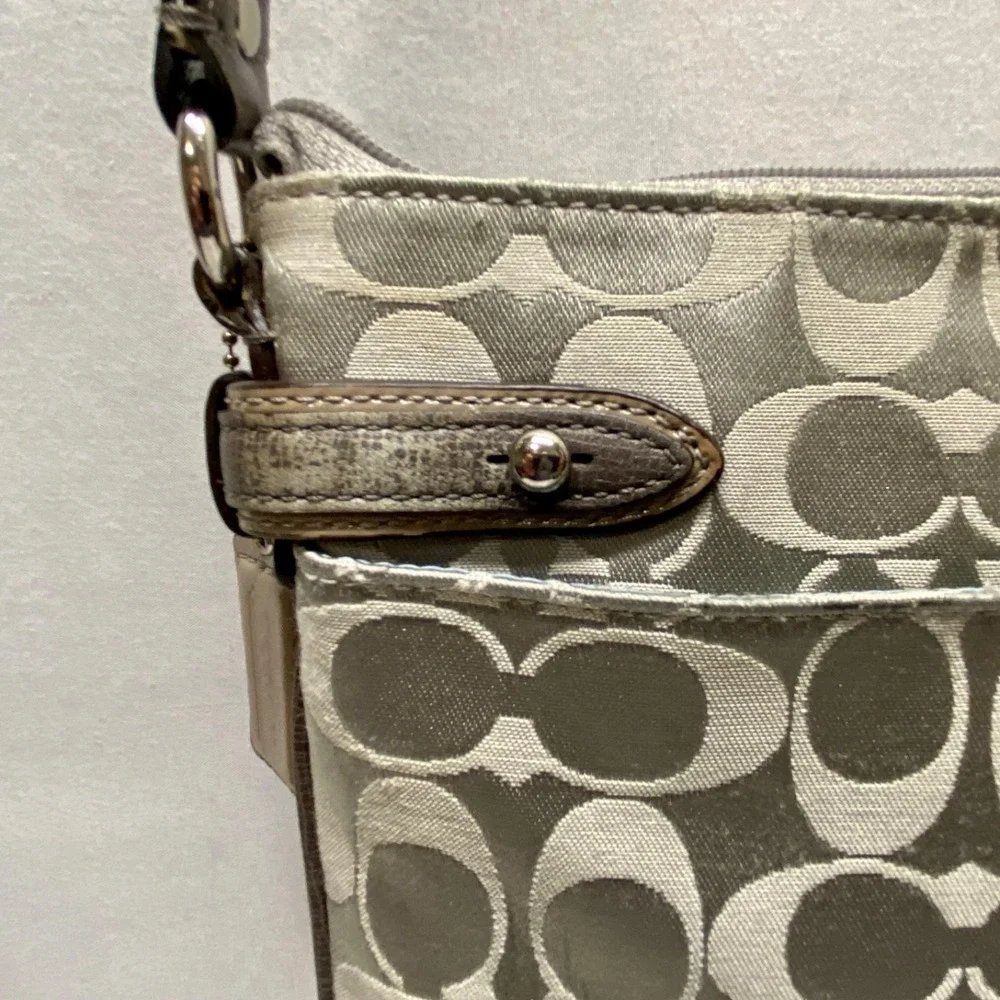 Coach Collette Signature Swingpack 47752 Grey Shimmer Rare Authentic Crossbody